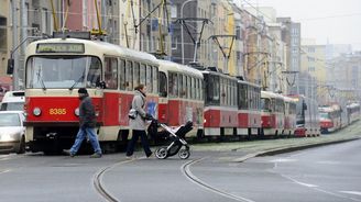 To se ještě nestalo. Počasí pražské tramvaje nikdy zcela nezastavilo To se ještě nestalo. Počasí pražské tramvaje nikdy zcela nezastavilo