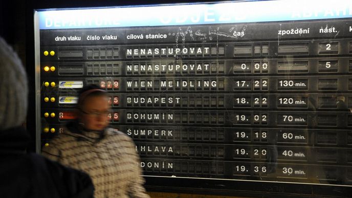 Městská hromadná doprava v Brně 1. prosince odpoledne zkolabovala kvůli námraze na trolejích. Místo většiny tramvají a trolejbusů vyjely do ulic náhradní autobusy, není jich však dost. Problémy byly i na železnici, mnohé vlaky nabraly velké zpoždění. Městská hromadná doprava v Brně 1. prosince odpoledne zkolabovala kvůli námraze na trolejích. Místo většiny tramvají a trolejbusů vyjely do ulic náhradní autobusy, není jich však dost. Problémy byly i na železnici, mnohé vlaky nabraly velké zpoždění.