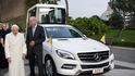 Papež Benedikt XVI. a šéf Daimleru Dieter Zetsche Papež Benedikt XVI. a šéf Daimleru Dieter Zetsche