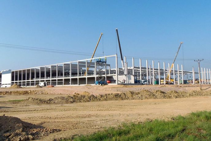 Stavba továrny nábytkářské firmy Steelcase v zóně Panattoni u Stříbra Stavba továrny nábytkářské firmy Steelcase v zóně Panattoni u Stříbra