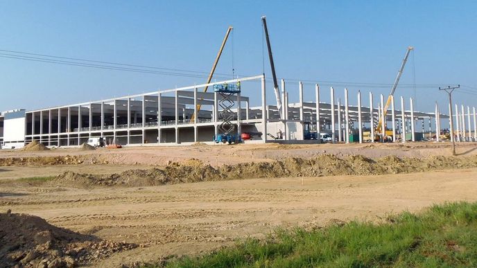 Stavba továrny nábytkářské firmy Steelcase v zóně Panattoni u Stříbra Stavba továrny nábytkářské firmy Steelcase v zóně Panattoni u Stříbra