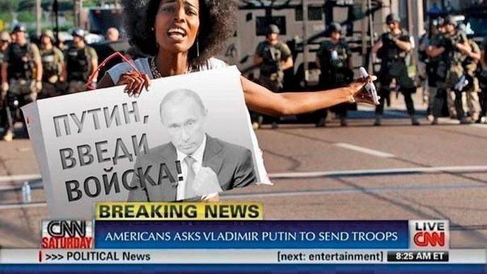 Ruský kreativec zveřejnil upravený snímek, na němž černošská protestující žádá Moskvu o pomoc Ruský kreativec zveřejnil upravený snímek, na němž černošská protestující žádá Moskvu o pomoc