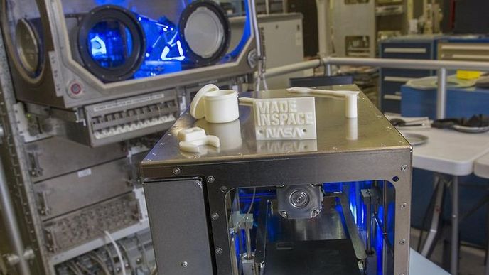 první funkční 3D tiskárna ve vesmíru a její první výtvor první funkční 3D tiskárna ve vesmíru a její první výtvor