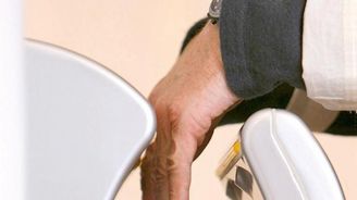 Tryskové vysoušeče rukou šíří neskonale více bakterií než osušky Tryskové vysoušeče rukou šíří neskonale více bakterií než osušky