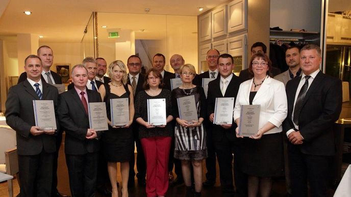 Slavnostního předávání Certifikátů výjimečnosti se zúčastnili zástupci oceněných společností a také zástupci společnosti TÜV SÜD Czech. Slavnostního předávání Certifikátů výjimečnosti se zúčastnili zástupci oceněných společností a také zástupci společnosti TÜV SÜD Czech.