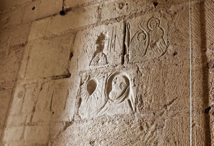 Templářské rytiny na Chinonu Templářské rytiny na Chinonu