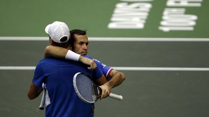 Tomáš Berdych a Radek Štěpánek slaví vítězství ve čtyřhře nad Španěly Tomáš Berdych a Radek Štěpánek slaví vítězství ve čtyřhře nad Španěly