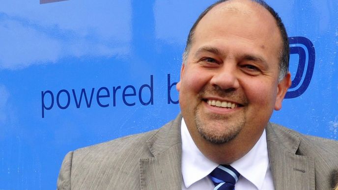 Šéfem a předsedou představenstva Českých drah se stal dosavadní náměstek ředitele pro ekonomiku a techniku Daniel Kurucz
Dozorčí rada Českých drah odvolala 20. února představenstvo firmy včetně dosavadního ředitele Dalibora Zeleného a zvolila nové. Šéfem a předsedou představenstva Českých drah se stal dosavadní náměstek ředitele pro ekonomiku a techniku Daniel Kurucz
Dozorčí rada Českých drah odvolala 20. února představenstvo firmy včetně dosavadního ředitele Dalibora Zeleného a zvolila nové.