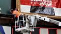 Mnoho obyvatel vylidněného jižního Manhattanu se uchýlilo na sever, kde vznikají problémy. Doprava vázne, benzínu je málo a proud se do poškozeného vedení vrací jen pomalu. (Foto Profimedia) Mnoho obyvatel vylidněného jižního Manhattanu se uchýlilo na sever, kde vznikají problémy. Doprava vázne, benzínu je málo a proud se do poškozeného vedení vrací jen pomalu. (Foto Profimedia)