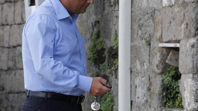 Francesco Schettino jenž je obviněn z mnohonásobného zabití z nedbalosti, hrozí podle APA 15 let vězení za každou z 32 obětí tragédie. (Foto ČTK) Francesco Schettino jenž je obviněn z mnohonásobného zabití z nedbalosti, hrozí podle APA 15 let vězení za každou z 32 obětí tragédie. (Foto ČTK)