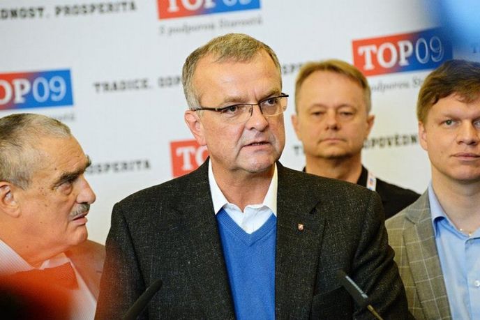 Vedení TOP 09 při sčítání hlasů Vedení TOP 09 při sčítání hlasů