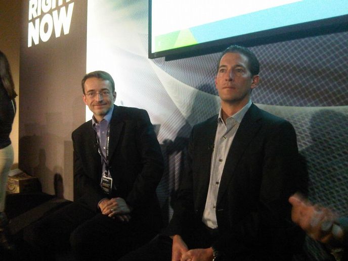 Microsoft nás doháněl a dohánět bude. Zleva: Pat Gelsinger a Steve Herrod. Microsoft nás doháněl a dohánět bude. Zleva: Pat Gelsinger a Steve Herrod.