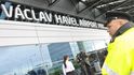 Slavnostní přejmenování pražského letiště po Václavu Havlovi (foto: ČTK) Slavnostní přejmenování pražského letiště po Václavu Havlovi (foto: ČTK)