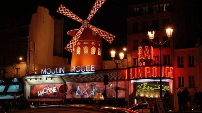 Návštěvu slavného kabaretu Moulin Rouge si nechte až na večer. (Foto: Miloslav Hamřík) Návštěvu slavného kabaretu Moulin Rouge si nechte až na večer. (Foto: Miloslav Hamřík)