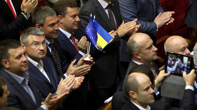 Poslanci ukrajinského parlamentu Poslanci ukrajinského parlamentu