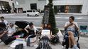 Nový iPhone se dnes začne prodávat také v USA a Kanadě a 28. září v dalších 22 zemích včetně České republiky. (Foto ČTK) Nový iPhone se dnes začne prodávat také v USA a Kanadě a 28. září v dalších 22 zemích včetně České republiky. (Foto ČTK)