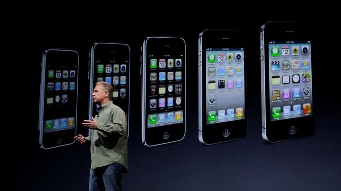 Viceprezident Applu Phil Schiller představuje nový iPhone 5 (foto ČTK/AP) Viceprezident Applu Phil Schiller představuje nový iPhone 5 (foto ČTK/AP)