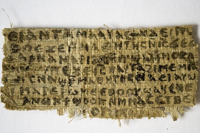 Papyrus, ve kterém mluví Ježíš o Máři Magdaléně jako o svojí ženě. (Foto: Karen L. King) Papyrus, ve kterém mluví Ježíš o Máři Magdaléně jako o svojí ženě. (Foto: Karen L. King)
