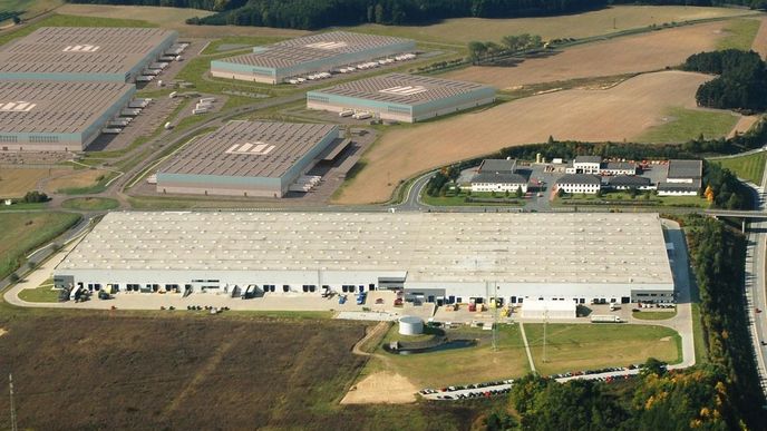 Vizualizace nové továrny nábytkové firmy Steelcase v průmyslové zóně u Stříbra Vizualizace nové továrny nábytkové firmy Steelcase v průmyslové zóně u Stříbra