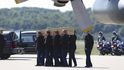 Do Nizozemska dorazily první pozůstatky obětí katastrofy boeingu Do Nizozemska dorazily první pozůstatky obětí katastrofy boeingu