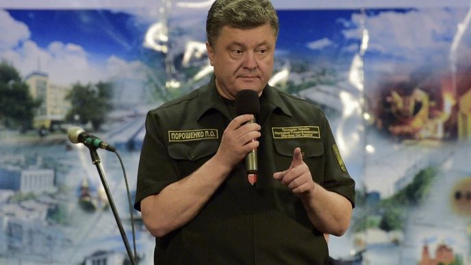 Ukrajinský prezident Petro Porošenko během své návštěvy Mariupolu Ukrajinský prezident Petro Porošenko během své návštěvy Mariupolu