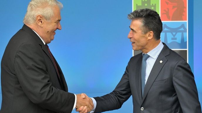 Prezident Zeman se šéfem NATO Rasmussenem Prezident Zeman se šéfem NATO Rasmussenem