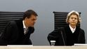 Soudci Wenche Arntzen (vpravo) a Arne Lyng (Zdroj: profimedia.cz). Soudci Wenche Arntzen (vpravo) a Arne Lyng (Zdroj: profimedia.cz).