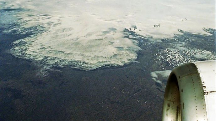 Pohled z letadla na ledovec Vatnajökull se sopkou Bárdarbunga Pohled z letadla na ledovec Vatnajökull se sopkou Bárdarbunga