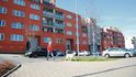 Pro dělníky. Stavbu sídliště o 850 bytech měl původně financovat stát. Nakonec ale zůstal
účet na 900 milionů korun městu. Kolín se tím stal jedním z nejzadluženějších měst. Pro dělníky. Stavbu sídliště o 850 bytech měl původně financovat stát. Nakonec ale zůstal
účet na 900 milionů korun městu. Kolín se tím stal jedním z nejzadluženějších měst.