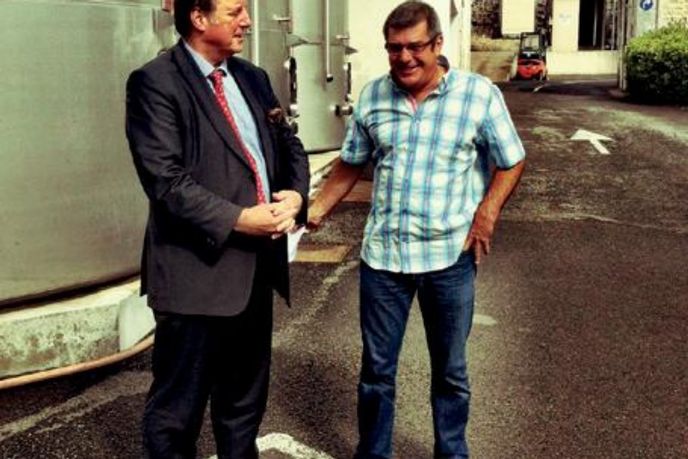Náš průvodce Christian, který má na starosti PR Grand Marnier, a jeden z majitelů palírny, kterou GM využívá. Náš průvodce Christian, který má na starosti PR Grand Marnier, a jeden z majitelů palírny, kterou GM využívá.