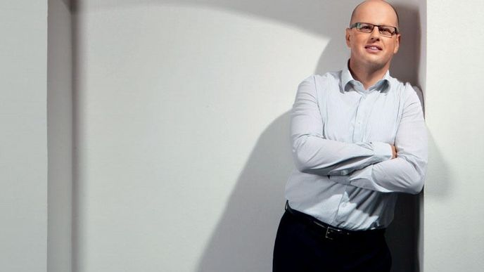 „Osobně vidím prostor pro vysoce specializovanou
firmu, která by v České republice poskytovala konzultace v oblasti politických kampaní. Připadá nám, že v této části trhu chybí profesionalita a nemyslím, že je ideální najímat si zahraniční poradce,“ říká Marek Stránský z AMI Communications. Podle jeho slov se nicméně
největší česká Public relations agentura takovou firmu zakládat nechystá. „Osobně vidím prostor pro vysoce specializovanou
firmu, která by v České republice poskytovala konzultace v oblasti politických kampaní. Připadá nám, že v této části trhu chybí profesionalita a nemyslím, že je ideální najímat si zahraniční poradce,“ říká Marek Stránský z AMI Communications. Podle jeho slov se nicméně
největší česká Public relations agentura takovou firmu zakládat nechystá.