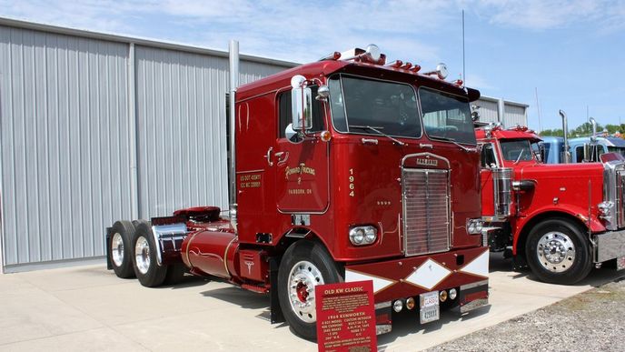 Do skupiny Paccar patří mimo jiné nákladní vozy Kenworth (viz foto) Do skupiny Paccar patří mimo jiné nákladní vozy Kenworth (viz foto)