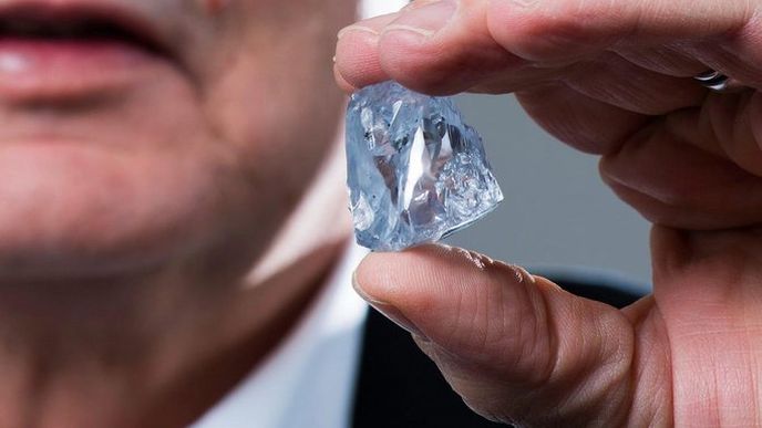 Vzácný modrý diamant z jihoafrického dolu Cullinan firmy Petra Diamonds Vzácný modrý diamant z jihoafrického dolu Cullinan firmy Petra Diamonds