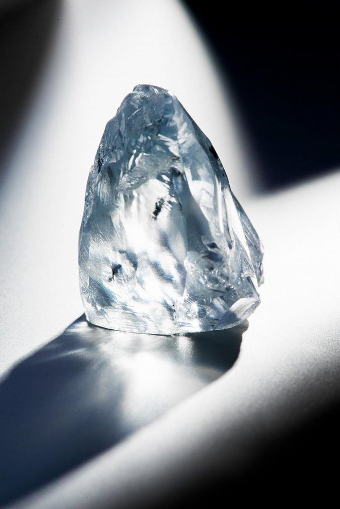Vzácný modrý diamant z jihoafrického dolu Cullinan firmy Petra Diamonds Vzácný modrý diamant z jihoafrického dolu Cullinan firmy Petra Diamonds