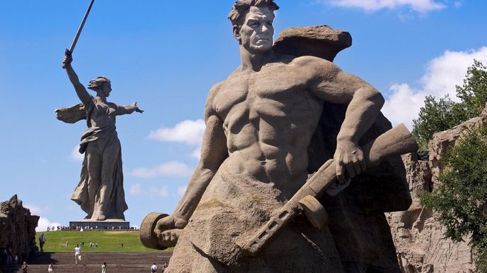 Socha Matka vlast volá (v pozadí) na Mamajevově mohyle nad Volgogradem Socha Matka vlast volá (v pozadí) na Mamajevově mohyle nad Volgogradem
