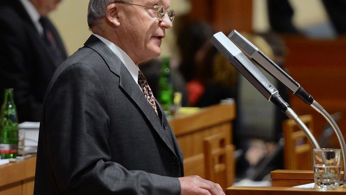 Kandidát na ústavního soudce Jiří Nykodým během schůze Senátu, která odmítla jeho návrat do funkce Kandidát na ústavního soudce Jiří Nykodým během schůze Senátu, která odmítla jeho návrat do funkce