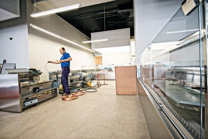 Přípravy na otevření prodejny Nowaco Přípravy na otevření prodejny Nowaco