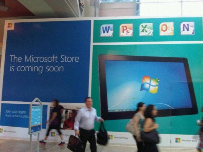 Microsoft chce mít do poloviny příštího roku 44 otevřených obchodů Microsoft Store. Zamíří i mimo Spojené státy. Na obrázku chystaná pobočka v Prudential Center v Bostonu. Microsoft chce mít do poloviny příštího roku 44 otevřených obchodů Microsoft Store. Zamíří i mimo Spojené státy. Na obrázku chystaná pobočka v Prudential Center v Bostonu.