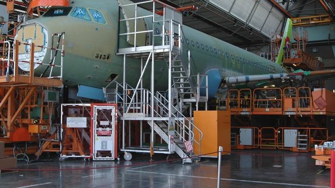 Výrobní haly Airbusu A320 ve francouzském Toulouse Výrobní haly Airbusu A320 ve francouzském Toulouse