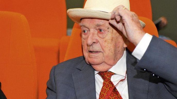 Za osmdesát let filmařské kariéry Otakar
Vávra prožil vše, čeho se může pravý umělec dočkat Za osmdesát let filmařské kariéry Otakar
Vávra prožil vše, čeho se může pravý umělec dočkat