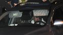Policisté odvážejí středočeského hejtmana a poslance ČSSD Davida Ratha z jeho domu v Hostivici u Prahy na snímku pořízeném 15. května večer. Policie Ratha 15. května obvinila z přijetí úplatku. V jeho rukách nalezla sedm milionů korun, řekla dnes novinářům ústecká krajská státní zástupkyně Lenka Bradáčová. Dalších sedm lidí zadržených s Rathem začali podle ní detektivové stíhat za poškozování zájmů EU, podplácení a sjednávání výhod při zadávání veřejné zakázky. Poslanci hrozí v případě odsouzení až 12 let vězení. Policisté odvážejí středočeského hejtmana a poslance ČSSD Davida Ratha z jeho domu v Hostivici u Prahy na snímku pořízeném 15. května večer. Policie Ratha 15. května obvinila z přijetí úplatku. V jeho rukách nalezla sedm milionů korun, řekla dnes novinářům ústecká krajská státní zástupkyně Lenka Bradáčová. Dalších sedm lidí zadržených s Rathem začali podle ní detektivové stíhat za poškozování zájmů EU, podplácení a sjednávání výhod při zadávání veřejné zakázky. Poslanci hrozí v případě odsouzení až 12 let vězení.
