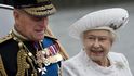Alžběta II. si pro tuto příležitost oblékla bílé šaty, doprovodil ji její manžel princ Philip. Alžběta II. si pro tuto příležitost oblékla bílé šaty, doprovodil ji její manžel princ Philip.
