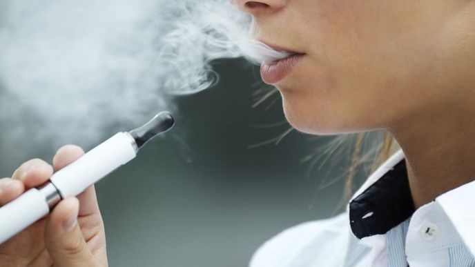 Elektronická cigareta (Profimedia.cz) Elektronická cigareta (Profimedia.cz)