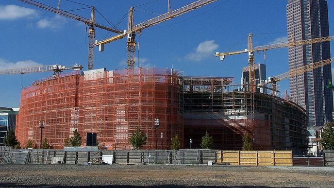 Europaviertel - nová frankfurtská čtvrť vyrůstá na místě bývalého nákladového nádraží, hotová by měla být okolo roku 2019 Europaviertel - nová frankfurtská čtvrť vyrůstá na místě bývalého nákladového nádraží, hotová by měla být okolo roku 2019