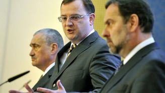 Vláda přežila, koalice se dohodla na daních i důchodech Vláda přežila, koalice se dohodla na daních i důchodech