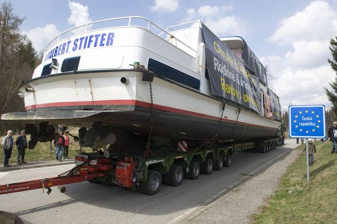 Loď Adalbert Stifter na cestě k Lipnu Loď Adalbert Stifter na cestě k Lipnu