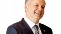 Andrej Kiska (50). Byl prvním, kdo loni v říjnu oznámil kandidaturu. Bývalý podnikatel začínal v obchodu se zlatými šperky, pak se zaměřil na finančnictví, konkrétně na splátkové společnosti. Před několika lety založil nadaci Dobrý Anděl a nyní je označován za filantropa, za což získal i ocenění. Je autorem knihy Cesta manažera z pekla aneb Jak dělat charitu úspěšně a se srdcem, již distribuuje zdarma. Na své stránce píše, že mu během kariéry vadila hlavně korupce, neschopnost úředníků a nefungující justice. Chce proto svými zkušenostmi a schopnostmi změnit Slovensko. Andrej Kiska (50). Byl prvním, kdo loni v říjnu oznámil kandidaturu. Bývalý podnikatel začínal v obchodu se zlatými šperky, pak se zaměřil na finančnictví, konkrétně na splátkové společnosti. Před několika lety založil nadaci Dobrý Anděl a nyní je označován za filantropa, za což získal i ocenění. Je autorem knihy Cesta manažera z pekla aneb Jak dělat charitu úspěšně a se srdcem, již distribuuje zdarma. Na své stránce píše, že mu během kariéry vadila hlavně korupce, neschopnost úředníků a nefungující justice. Chce proto svými zkušenostmi a schopnostmi změnit Slovensko.