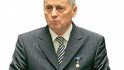 Ján Čarnogurský (69). O návrat do vysoké politiky se pokouší i někdejší předseda slovenské vlády v rámci Československa, exministr spravedlnosti a dlouholetý předseda KDH. Vystudovaný právník a náboženský aktivista v éře komunismu se v posledních letech mimo jiné podílel na rozvoji soukromé vysoké právnické školy a angažoval se ve Slovensko-ruské společnosti. Chce být aktivnější než nynější prezident Ivan Gašparovič a zasadit se o silné Slovensko. „Pravice a levice mají být vedle vzájemné konkurence jednotné v závažných otázkách Slovenska,“ řekl před časem k politické situaci. Ján Čarnogurský (69). O návrat do vysoké politiky se pokouší i někdejší předseda slovenské vlády v rámci Československa, exministr spravedlnosti a dlouholetý předseda KDH. Vystudovaný právník a náboženský aktivista v éře komunismu se v posledních letech mimo jiné podílel na rozvoji soukromé vysoké právnické školy a angažoval se ve Slovensko-ruské společnosti. Chce být aktivnější než nynější prezident Ivan Gašparovič a zasadit se o silné Slovensko. „Pravice a levice mají být vedle vzájemné konkurence jednotné v závažných otázkách Slovenska,“ řekl před časem k politické situaci.