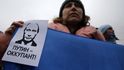 "Putin je okupant!" Demonstrace v Simferopolu proti referendu o připojení Krymu v Rusku "Putin je okupant!" Demonstrace v Simferopolu proti referendu o připojení Krymu v Rusku
