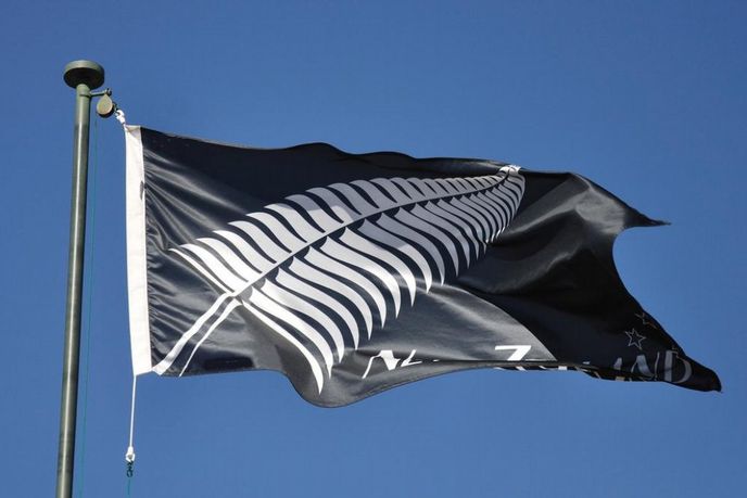 Vlajka s kapradinou známá jako "Silver fern flag" Vlajka s kapradinou známá jako "Silver fern flag"